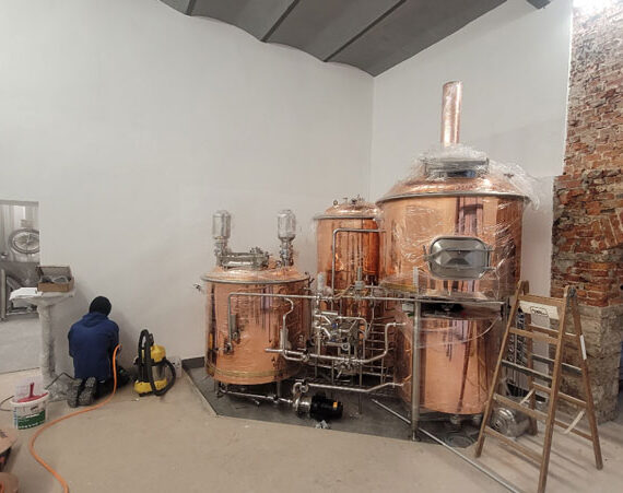 Anlieferung der neuen Brauanlage